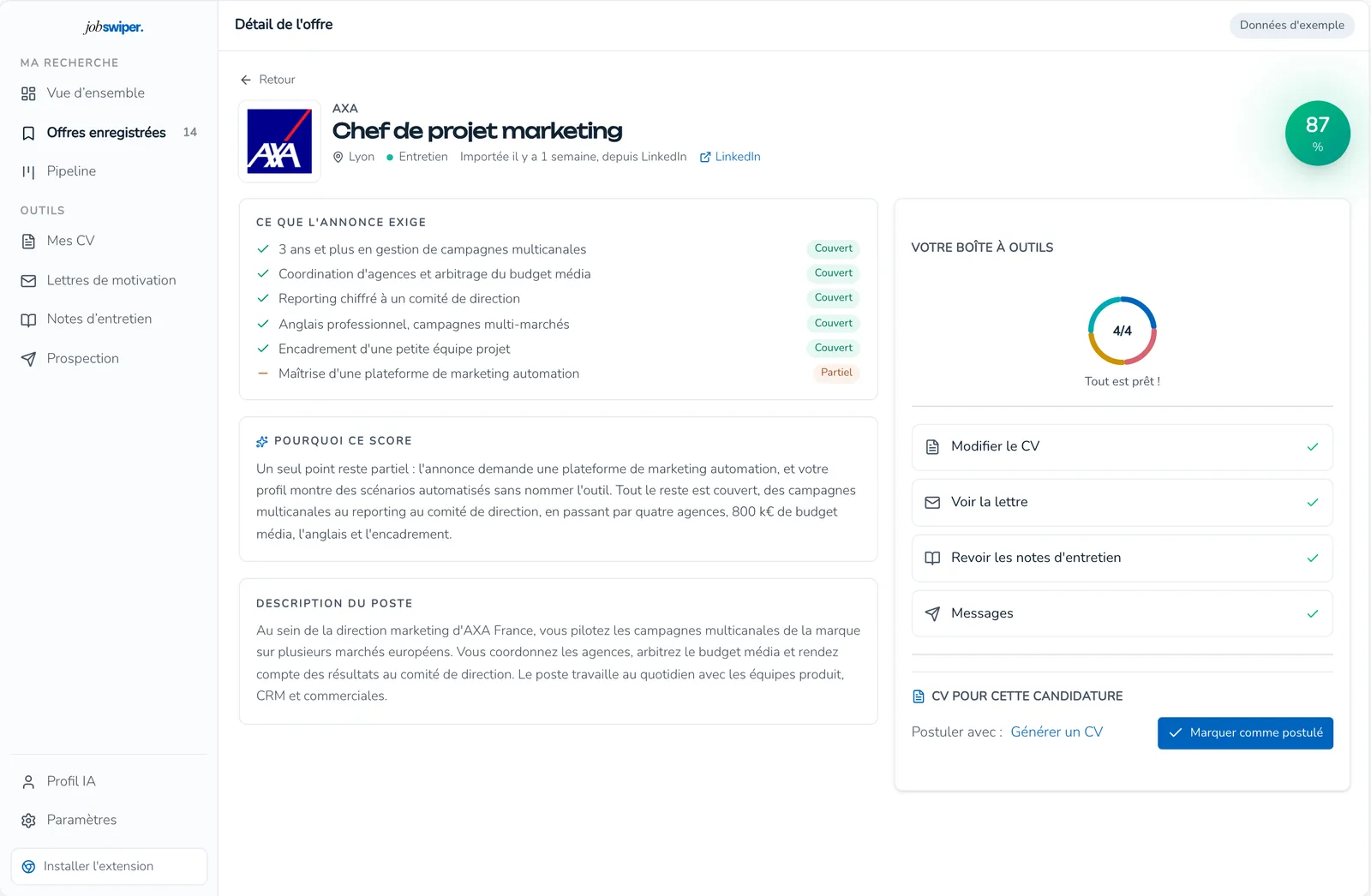 Détail d'une offre AXA dans JobSwiper : score de 87 %, liste Ce que l'annonce exige avec les exigences couvertes ou partielles, bloc Pourquoi ce score et boîte à outils CV, lettre, notes d'entretien, messages